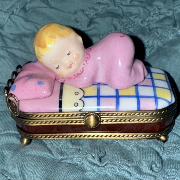 RARE Authentic Peint Main Limoges France Baby in Pink Bed Trinket Box #52/250 - Picture 2 of 13